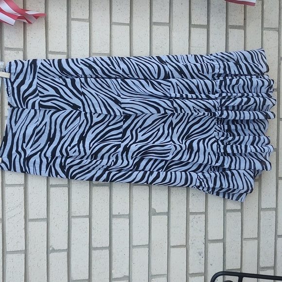 Black & White Skirt - Picture 8 of 9